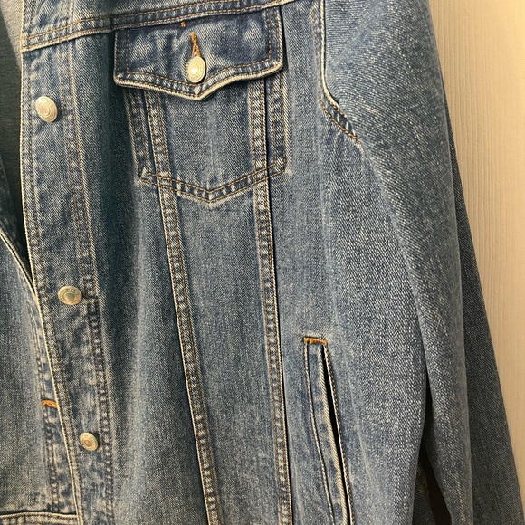 Lauren Jean (Ralph Lauren) Distressed Denim Jean Jacket with pockets - Picture 5 of 8